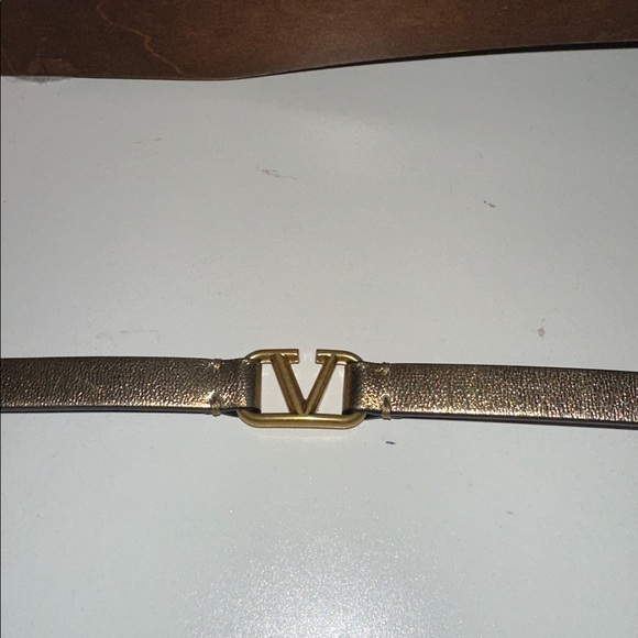Valentino Gold Logo “V” bracelet w Bronze Leather Strap. - Picture 3 of 7